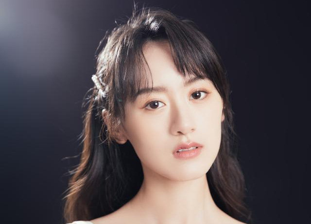 袁冰妍|肖燕是救场的？《蜜糖》女二本是袁冰妍，进组后却被公司挖坑退出