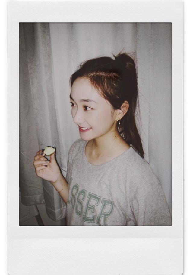 孙俪|孙俪妹妹晒室友视角美照，梳高马尾青春靓丽，与大学同学相处融洽