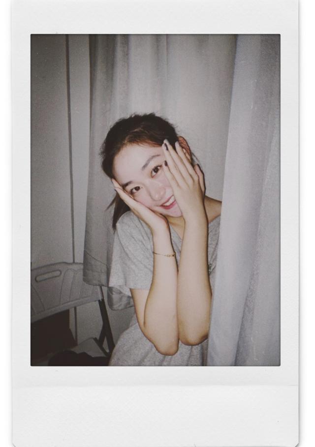 孙俪|孙俪妹妹晒室友视角美照，梳高马尾青春靓丽，与大学同学相处融洽