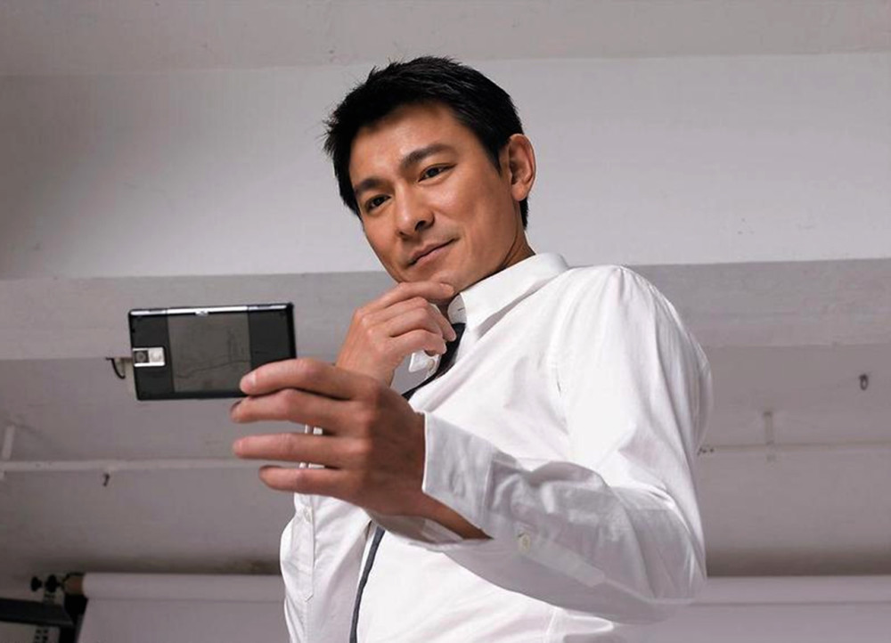 周弋楠|周弋楠追星刘德华，边吃饭边看直播，连喊带叫情绪激动