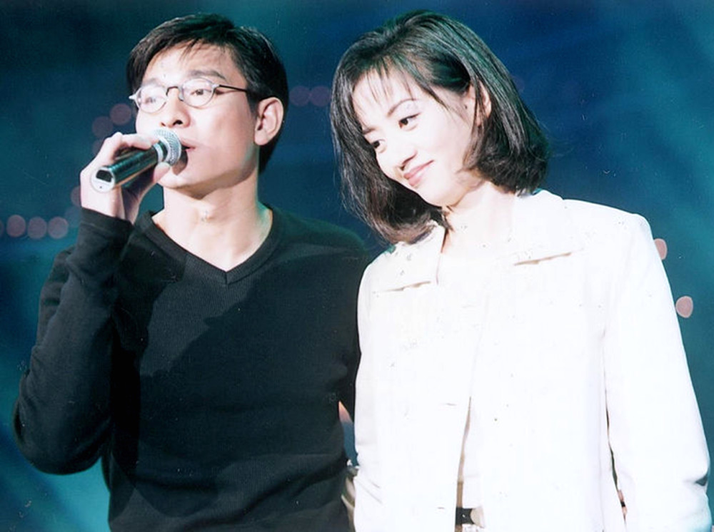 周弋楠|周弋楠追星刘德华，边吃饭边看直播，连喊带叫情绪激动