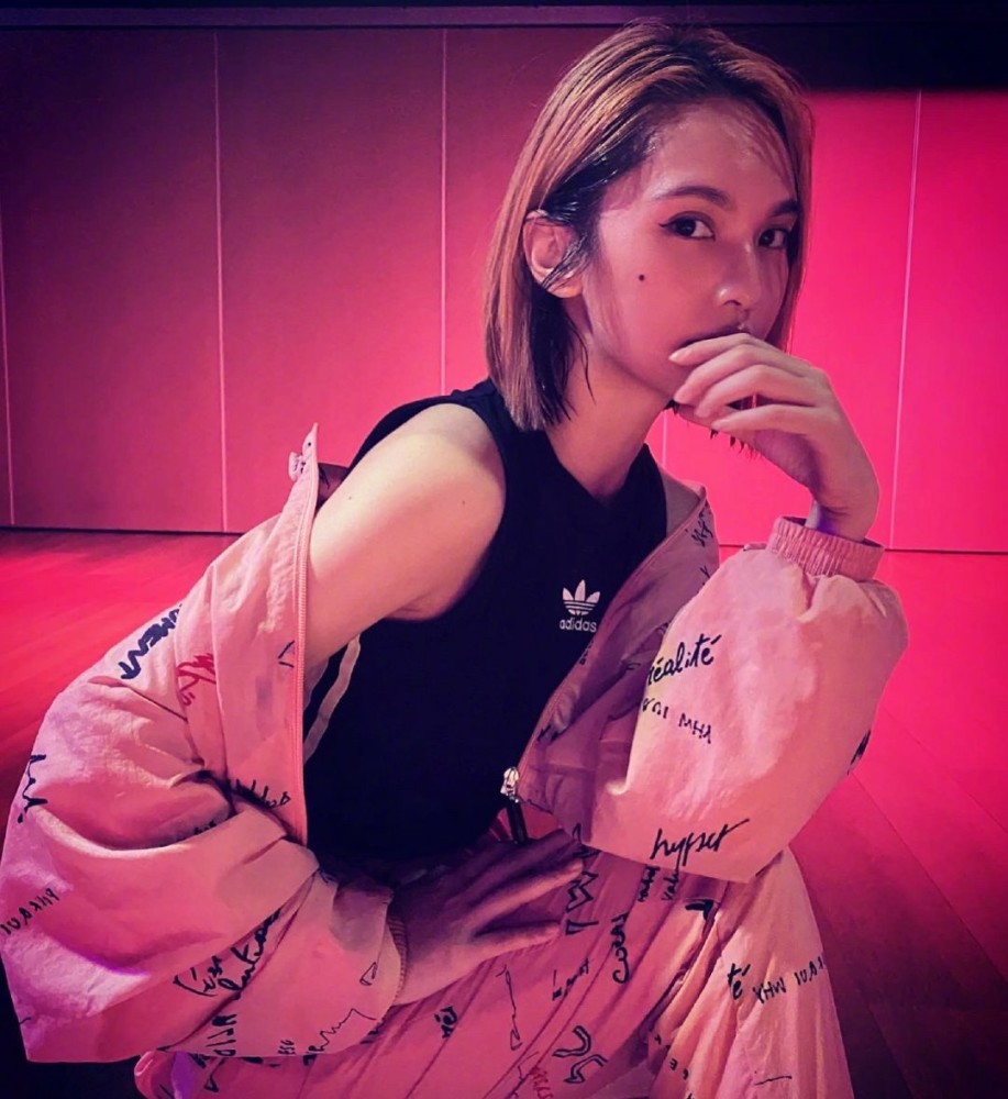 杨丞琳|杨丞琳送别黄鸿升后，再次更博晒日常，网友：稍微放心了，姐姐要好好的