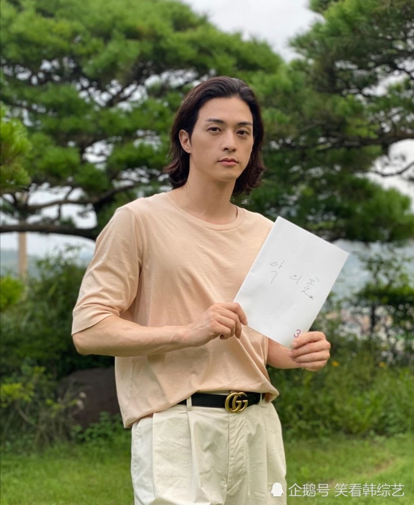恶之花金智勋对李准基的演技大加赞赏高度赞扬他的热情和领导能力