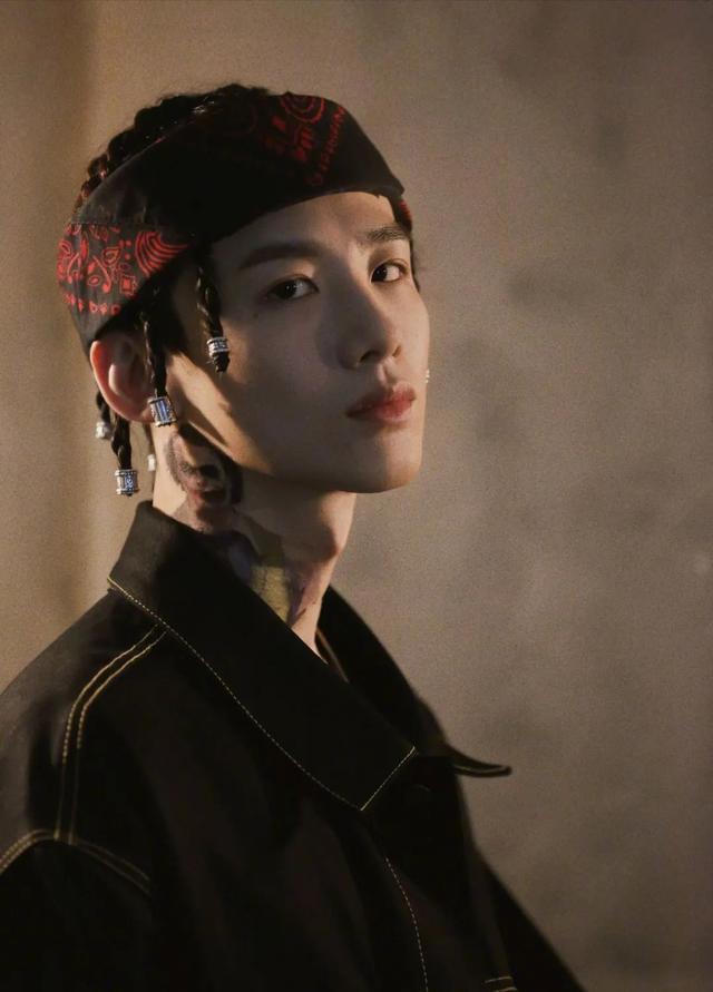 白敬亭|白敬亭爸爸：开出租车供儿子学钢琴，儿子成名后为他买房完他心愿