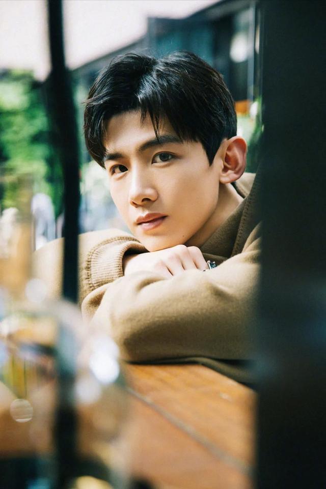 白敬亭|白敬亭爸爸：开出租车供儿子学钢琴，儿子成名后为他买房完他心愿