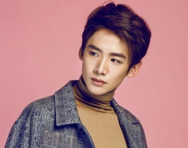 白敬亭|白敬亭爸爸：开出租车供儿子学钢琴，儿子成名后为他买房完他心愿