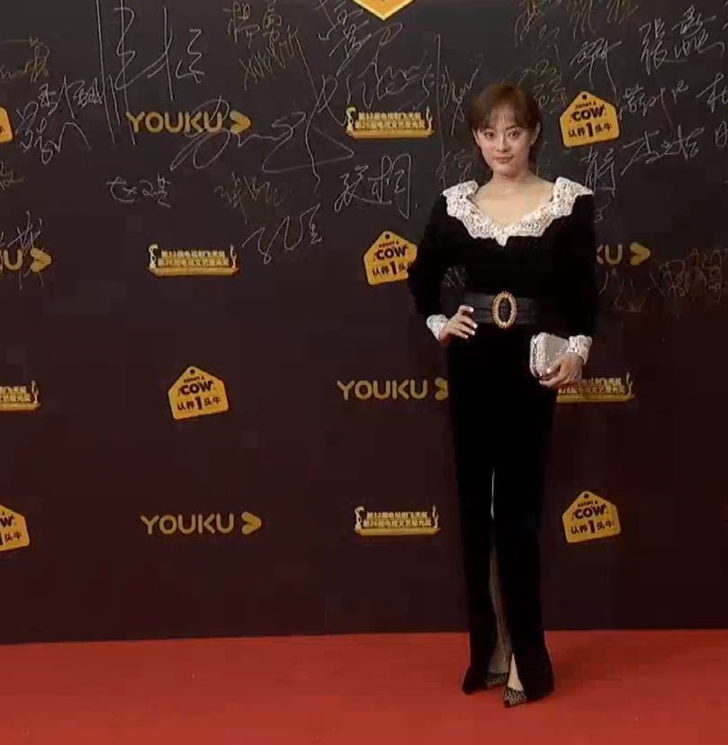 马伊琍|飞天奖红毯，孙俪压轴礼服是败笔，海清马伊琍很惊艳，陈数显憔悴