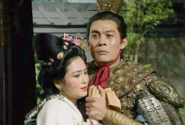 三国演义中,貂蝉在送给董卓前,和王司徒有没有发生超友谊关系