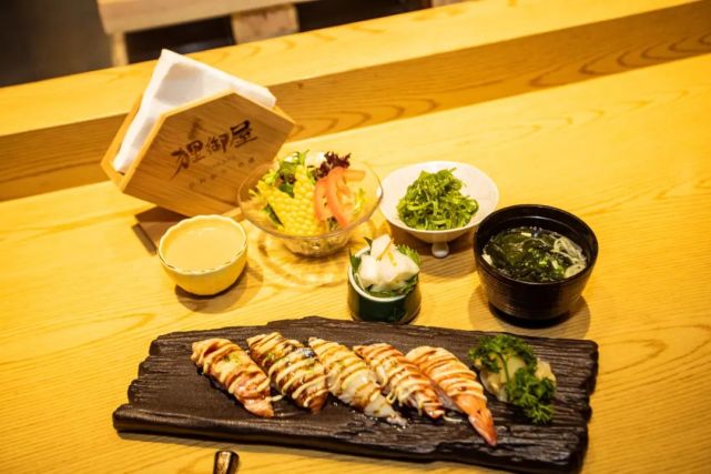 南艺后街的这家店,藏不住了!