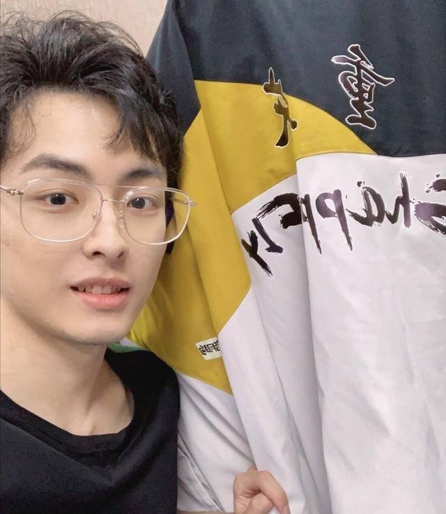 夫赖qg试训被打自闭,fly暖心安慰,寂然意外或好评_腾讯新闻