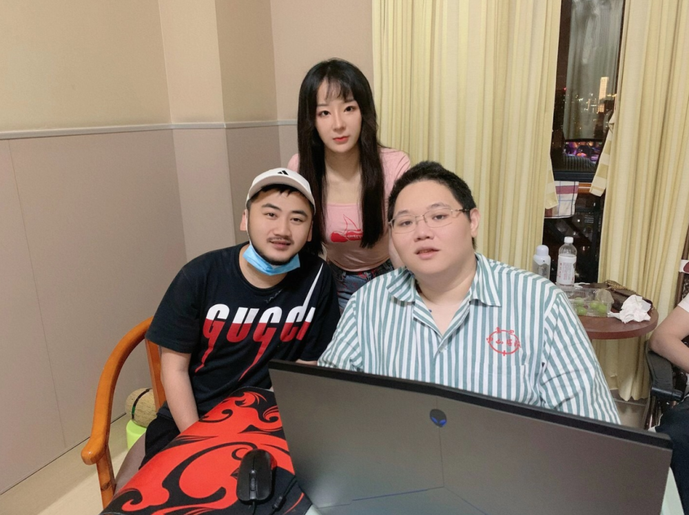 pdd复播后夕阳红战队首次集体亮相看到亮相地点出乎意料