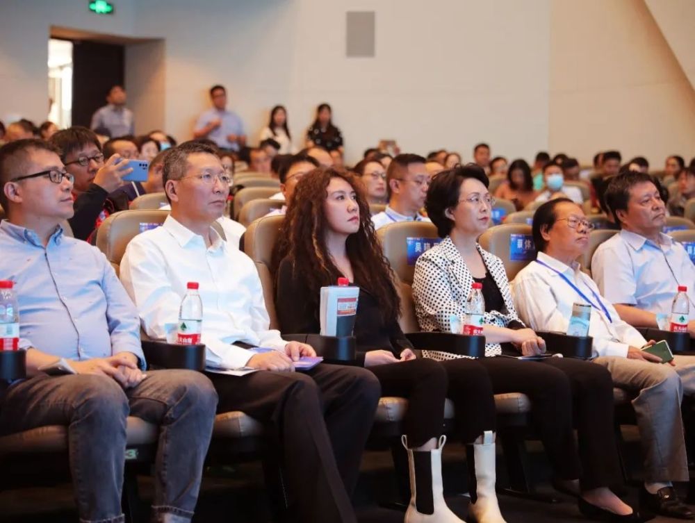 只有爱·戏剧幻城|疫后峰会齐聚《只有爱·戏剧幻城》，文旅发展有何新思考？