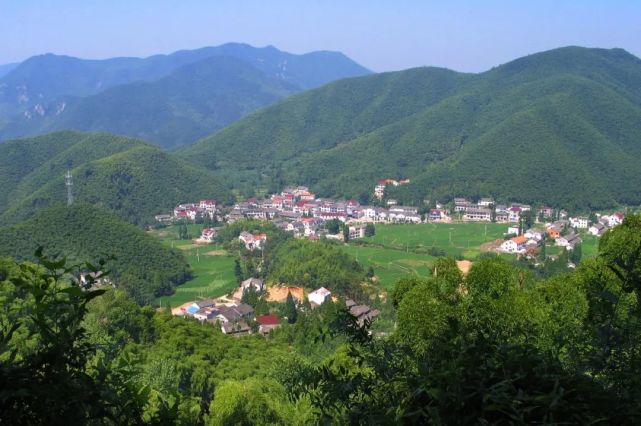 信息科普研學景區,小鎮實行免門票,附近的莫干山大酒店是湖州市職工