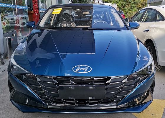 全新第七代现代伊兰特到店冰海蓝色涂装很洋气部分配置曝光