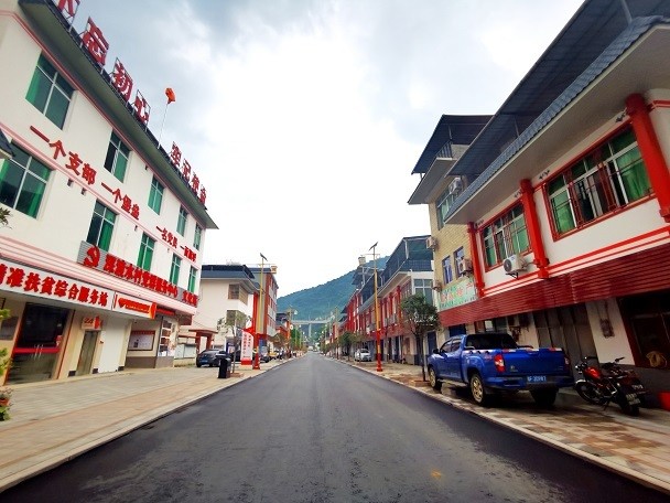 深渡水生态区景观位于韶关市始兴县深渡水乡境内,在县城之南20公里的
