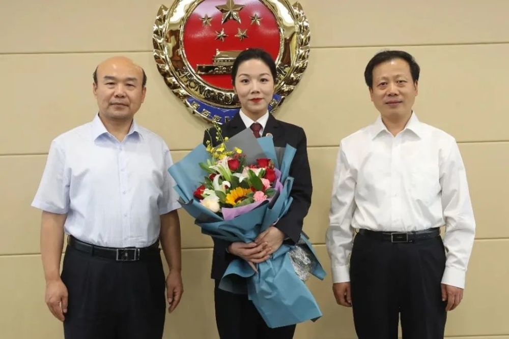 【喜报】郑州市两名检察官荣获全国优秀公诉人荣誉称号_腾讯新闻