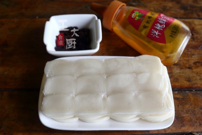 准备食材:年糕300g 红糖100g 蜂蜜10g