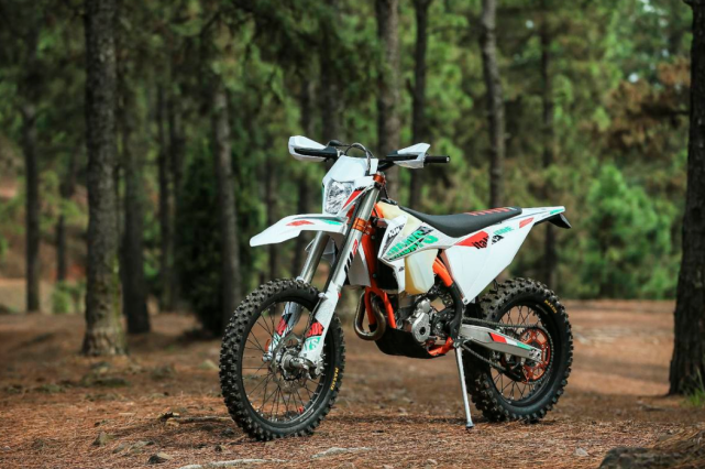 让ktm告诉你"野"字怎么写,88800元起,两款ktm exc越野车正式发布!