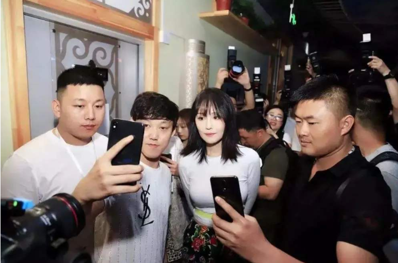 赵本山|赵本山女儿球球，落泪回应和天佑爱情，想谈一场完美的恋爱