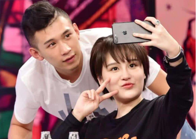 赵本山|赵本山女儿球球，落泪回应和天佑爱情，想谈一场完美的恋爱