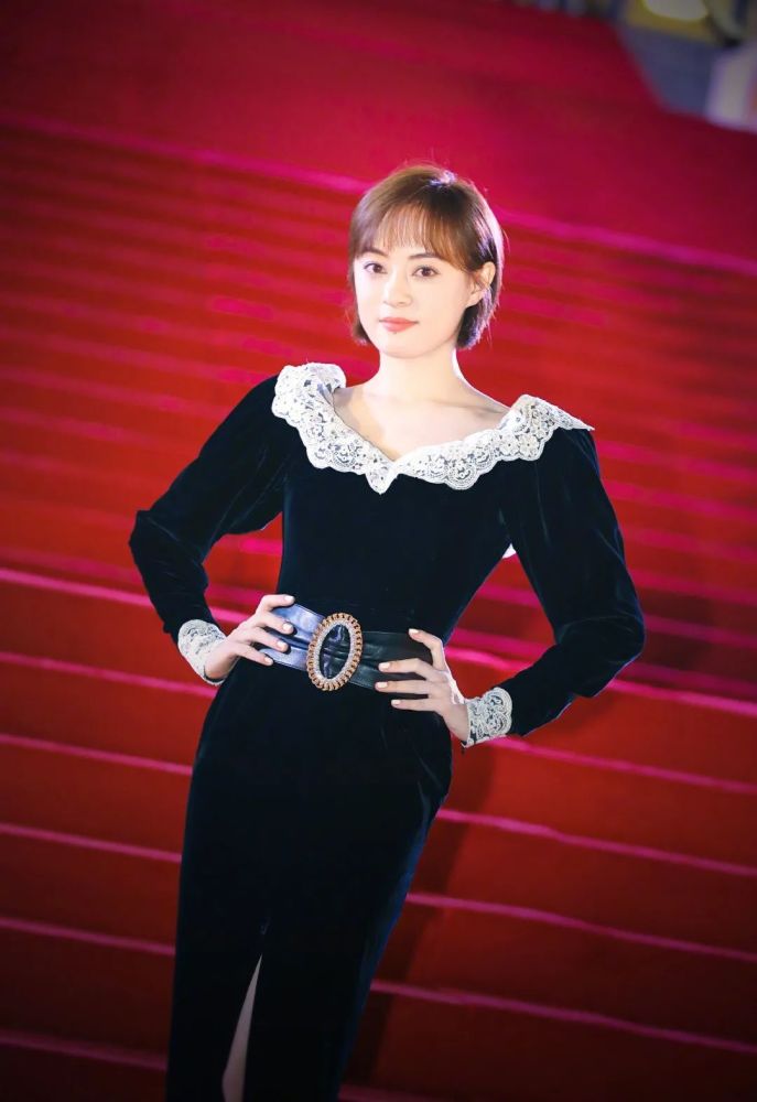 飞天奖|飞天奖现场：秦海璐何冰获视后视帝，海清遗憾陪跑，孙俪造型惊艳