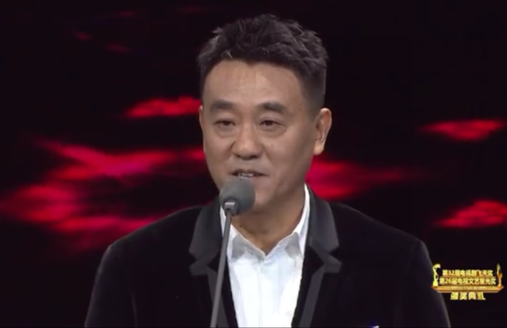 飞天奖|飞天奖现场：秦海璐何冰获视后视帝，海清遗憾陪跑，孙俪造型惊艳