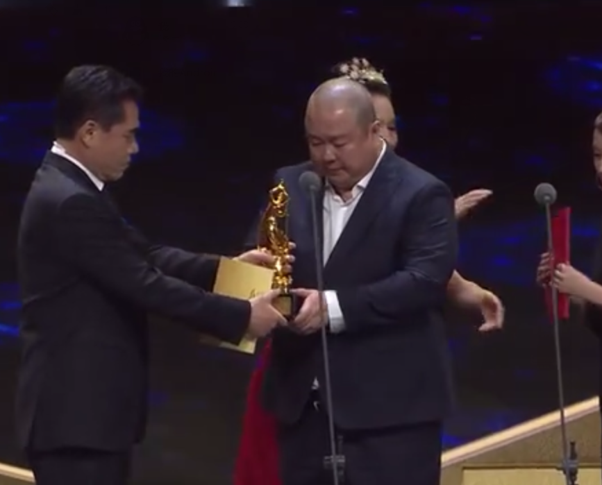 飞天奖|飞天奖现场：秦海璐何冰获视后视帝，海清遗憾陪跑，孙俪造型惊艳