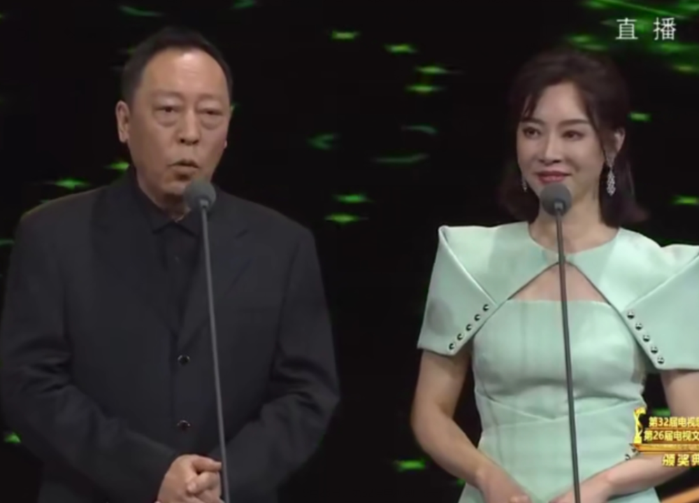 飞天奖|飞天奖现场：秦海璐何冰获视后视帝，海清遗憾陪跑，孙俪造型惊艳