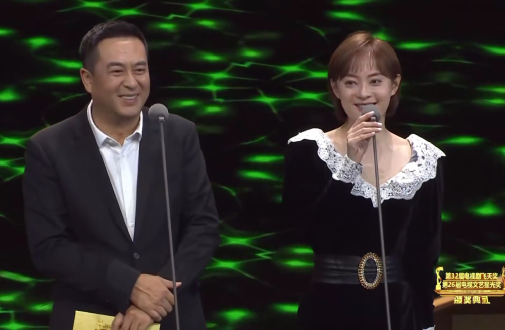 飞天奖|飞天奖现场：秦海璐何冰获视后视帝，海清遗憾陪跑，孙俪造型惊艳