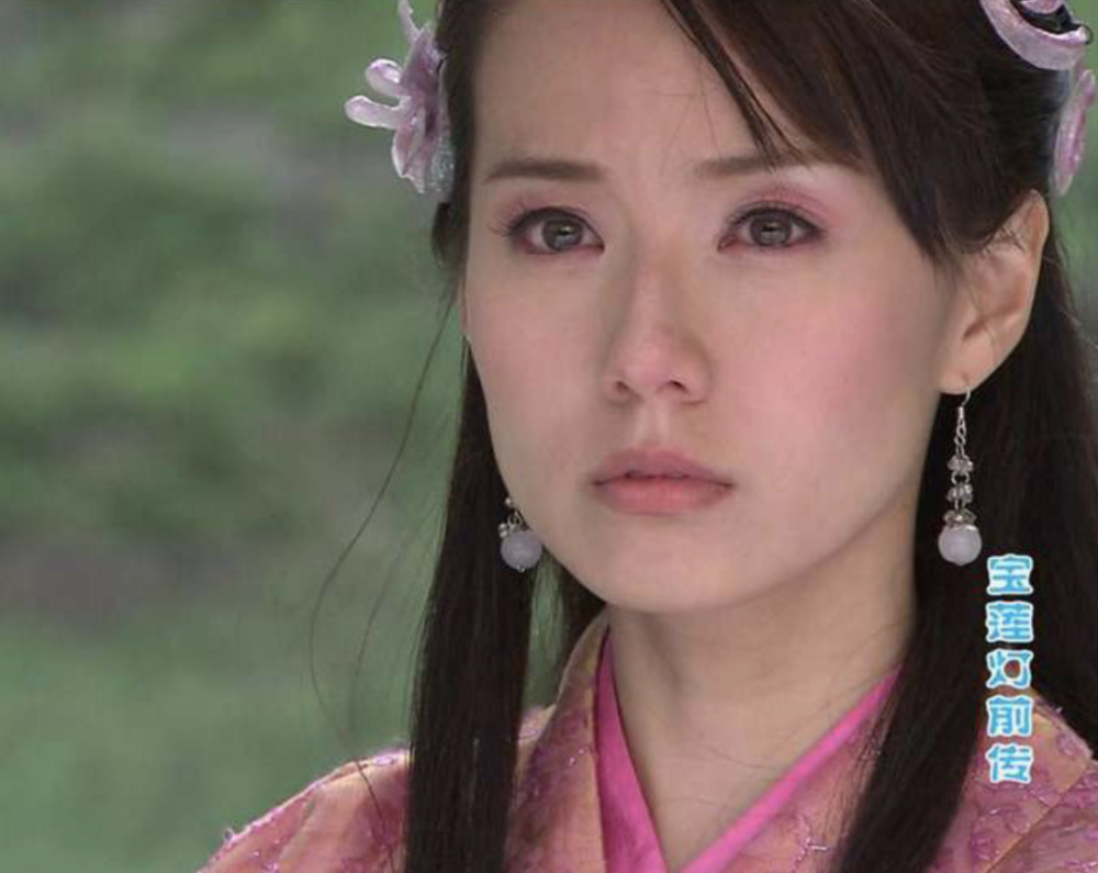 贾静雯|当年同框吊打贾静雯的神颜大美女，如今47岁赛18，仿佛吃了防腐剂……