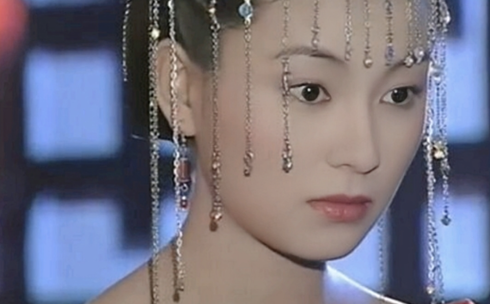 贾静雯|当年同框吊打贾静雯的神颜大美女，如今47岁赛18，仿佛吃了防腐剂……