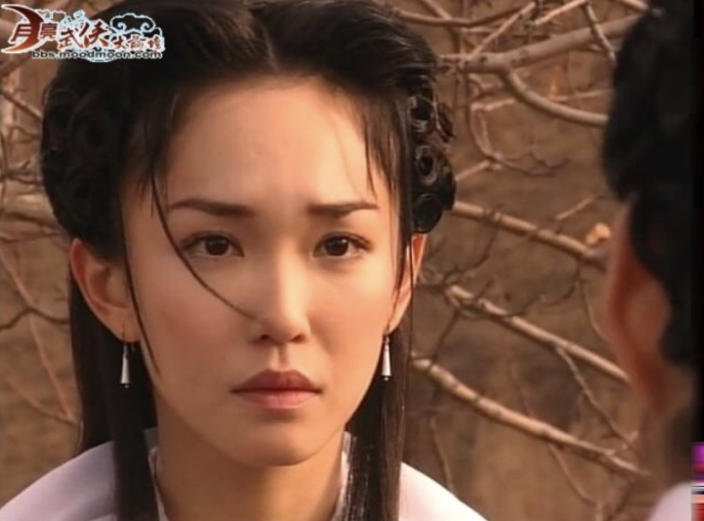 贾静雯|当年同框吊打贾静雯的神颜大美女，如今47岁赛18，仿佛吃了防腐剂……