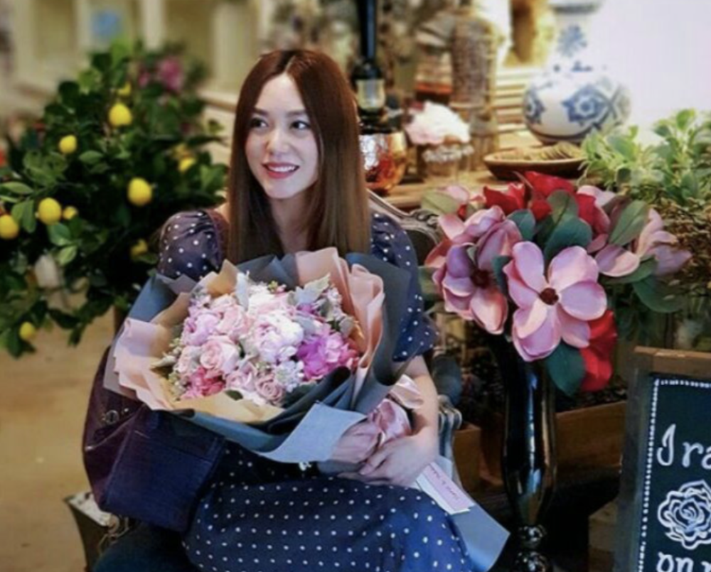 贾静雯|当年同框吊打贾静雯的神颜大美女，如今47岁赛18，仿佛吃了防腐剂……