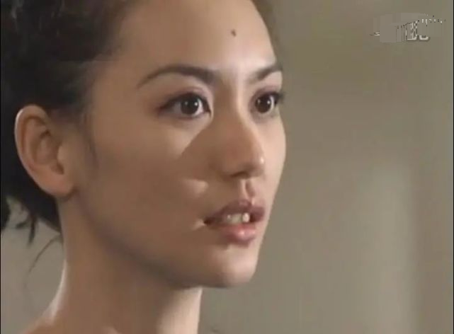 贾静雯|当年同框吊打贾静雯的神颜大美女，如今47岁赛18，仿佛吃了防腐剂……