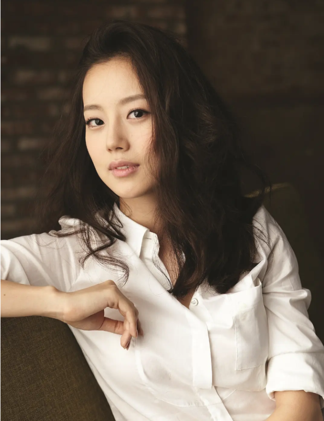 韩星美女文艺气质绯闻绝缘体文彩元成长故事