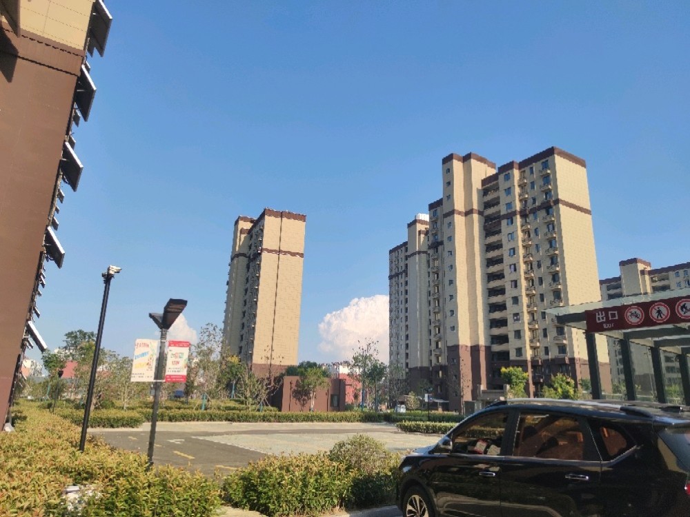 从以前的小镇到现在的大黄山街道,这几年大黄山发展真是非常迅速.