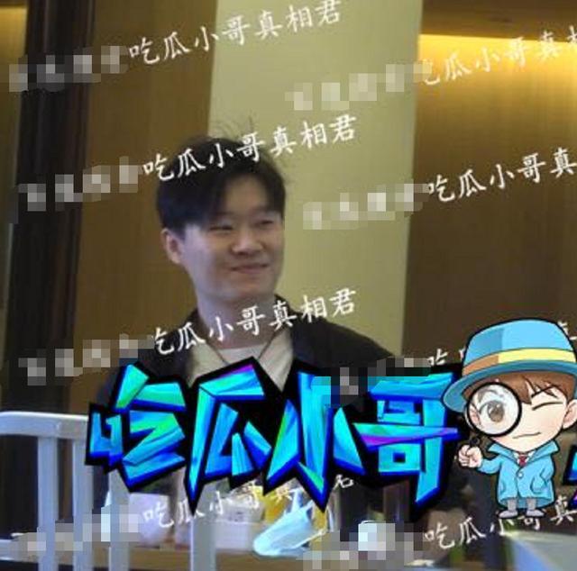 赵薇|赵薇富二代绯闻男友正脸首曝光，深夜与美女聚会欢快畅聊