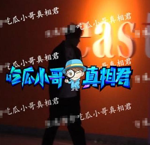 赵薇|赵薇富二代绯闻男友正脸首曝光，深夜与美女聚会欢快畅聊
