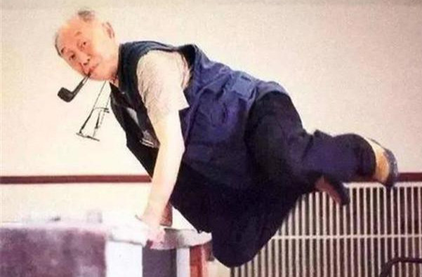 黄永玉|黄永玉：今天教授满街走，大师多如狗