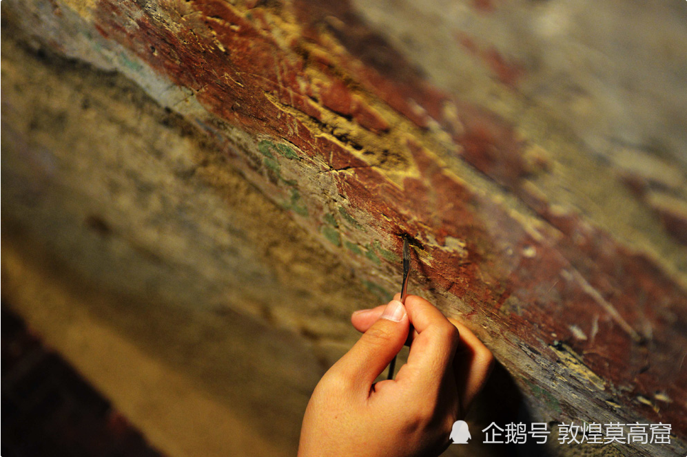 壁画|莫高窟壁画修复师：“面壁”行医30余载 做工容易“当匠”难