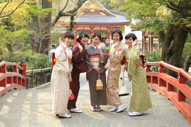 百年历史景区 两名女游客穿和服拍照 男子怒斥 是不是中国人 拍照 和服