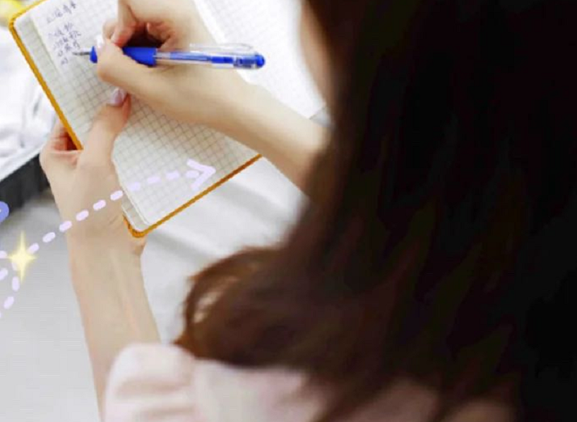 熊黛林|熊黛林晒老公视角，为带双胞胎女儿出游细心做笔记整理行李，超贤惠