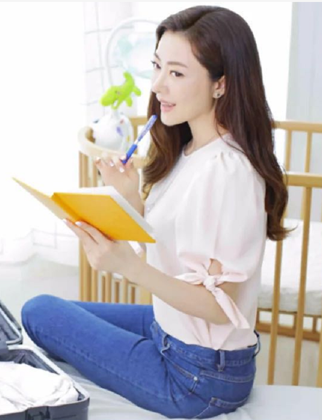 熊黛林|熊黛林晒老公视角，为带双胞胎女儿出游细心做笔记整理行李，超贤惠