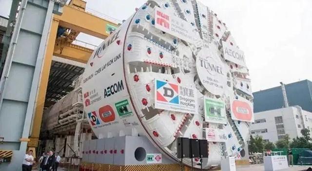 中国铁建重工|我国最大盾构机京华号，刀盘直径比5层楼还高，却还不是世界最大