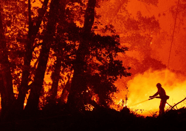 一片火海!美国人再迎"噩耗"
