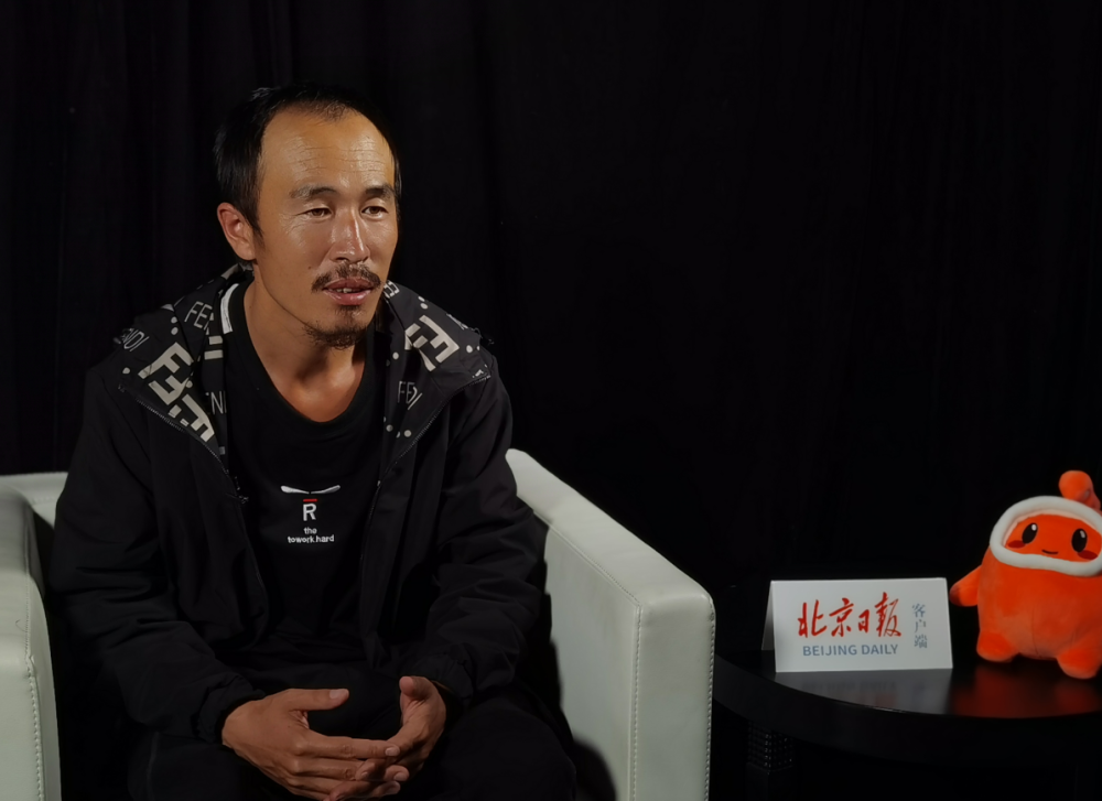 网红|网红民工和央视名嘴“切磋”！海霞：拿着砖头也会发光