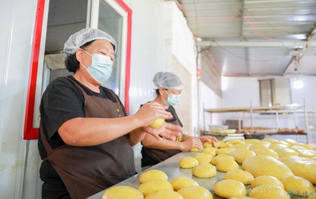 铁锅|技艺传承五代 守住“丰镇月饼”老味道