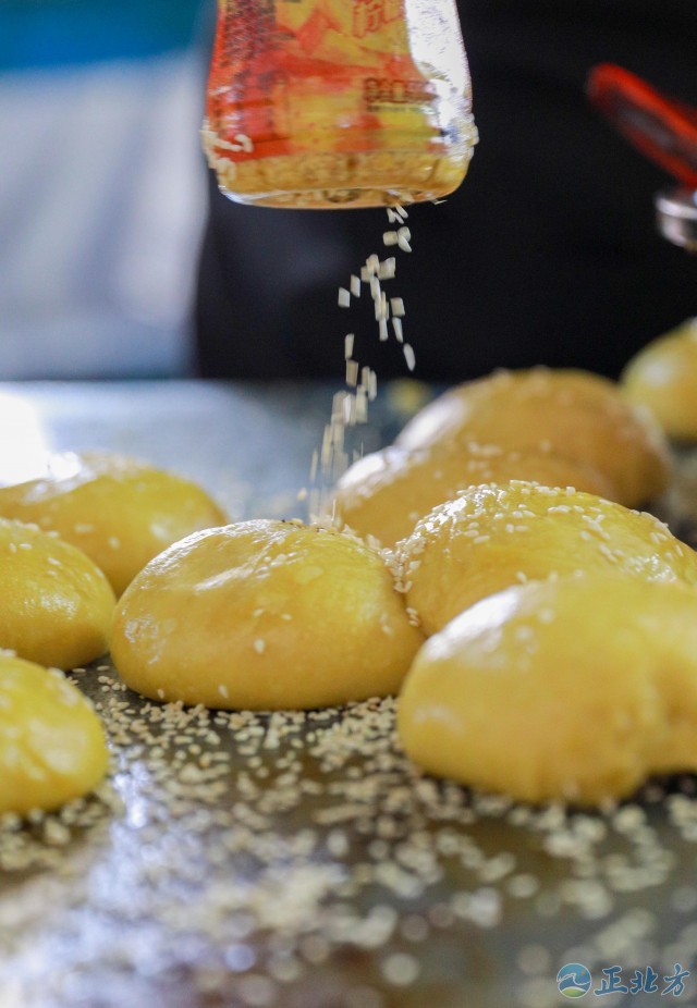 铁锅|技艺传承五代 守住“丰镇月饼”老味道