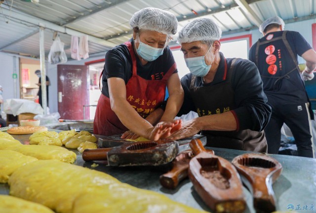 铁锅|技艺传承五代 守住“丰镇月饼”老味道
