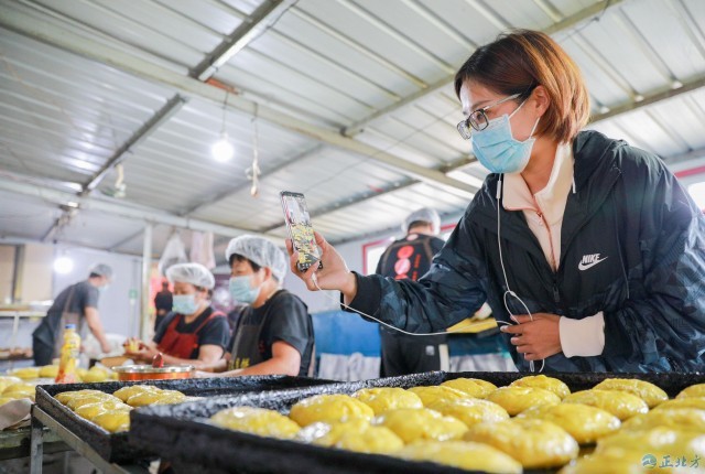 铁锅|技艺传承五代 守住“丰镇月饼”老味道